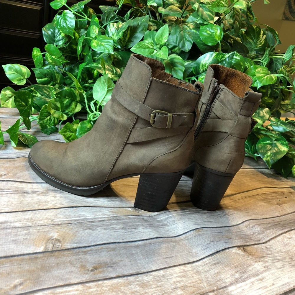 Kurt Geiger tan Suede block heels boots